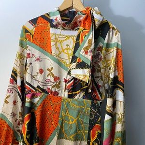 07- Women’s Boohoo multi color dress